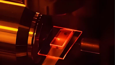 Titan: Photonics Sapphire! Khuếch đại laser ở cấp độ kilowatt trên chip