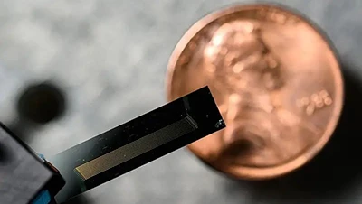Thiết bị laser nhỏ hơn một đồng tiền phát triển thành công