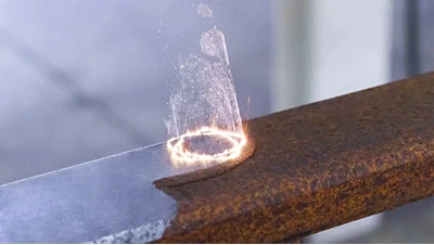 Kích thước của máy làm sạch bằng laser 200W nhỏ nhất tại Triển lãm quang học ...